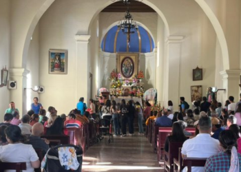 Salen primeros peregrinos a la iglesia de la Virgen de Valvanera
