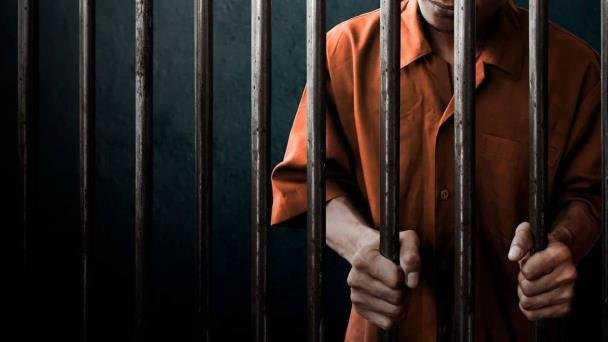 Aumentan sentencia a hombre que mató a su compañero de celda Aumentan sentencia a hombre que mató a su compañero de celda