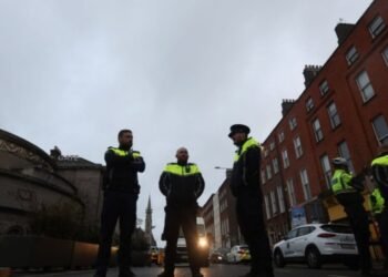 Apuñalamiento cerca de escuela deja al menos 3 niños y 2 adultos heridos en Dublin, Irlanda