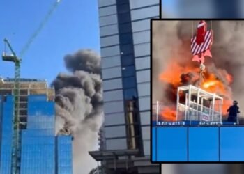 VIDEO: Sorprendente rescate de un trabajador atrapado en incendio en edificio de Reino Unido