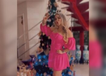 Muere Vanessa Mancini, influencer brasileña, mientras ponía su árbol de Navidad