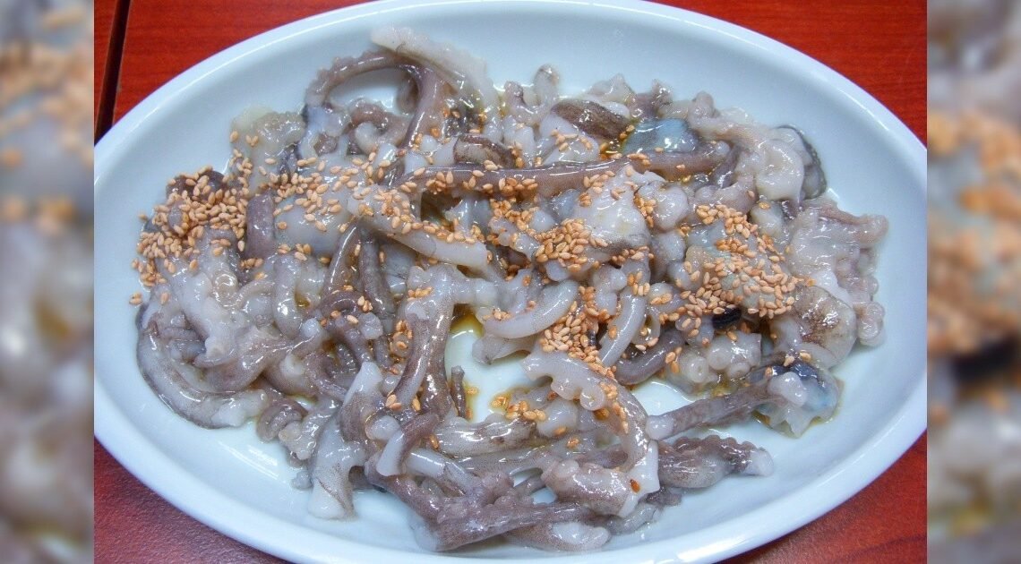 Hombre de 82 años muere tras ingerir platillo de “pulpo vivo”