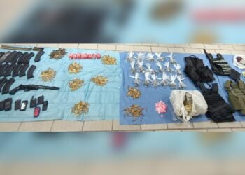 AMIC asegura armas, municiones, drogas, radios y equipo militar en vivienda de Santa Ana