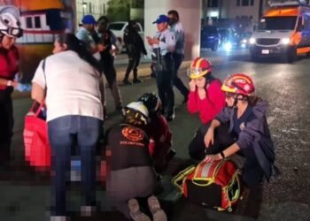 Muere padre que se lanzó del metro con su hijo de 5 años en Monterrey; el menor continúa grave