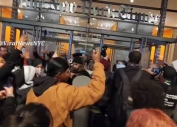 Protestan en oficinas de The New York Times por su cobertura de la guerra de Israel, lo llaman parcial
