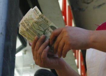 Salario mínimo 2024: ¿Por qué estiman que aumente 20% tras consultar empresarios y trabajadores?