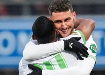 VIDEO: Santi Giménez llega a sus dulces 16 con trío de anotaciones y se pone a la cima del goleo en Holanda