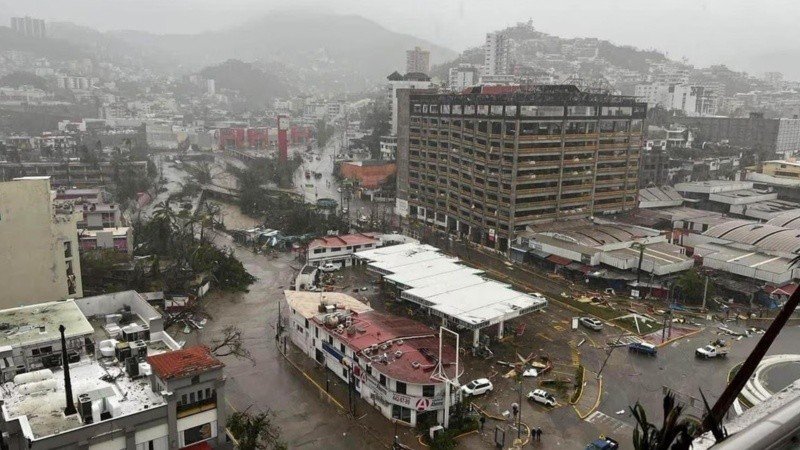 Acapulco sufrió daños por el huracán Otis. Acapulco sufrió daños por el huracán Otis.