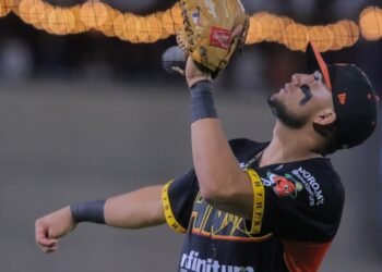 Naranjeros enfrenta a los sublíderes Mayos y quieren subir en el standing a falta de tres series
