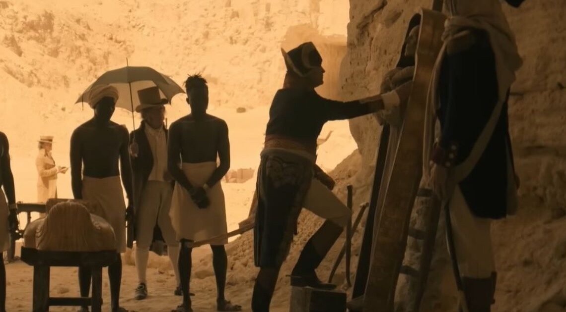 ¿Napoleón realmente disparó contra las pirámides? Una historiadora explica la verdad detrás de las leyendas de la película biográfica de Ridley Scott