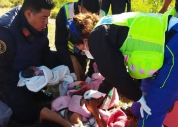 Así fue el peculiar nacimiento en canales de Xochimilco; policías ayudaron a mujer en labores de parto