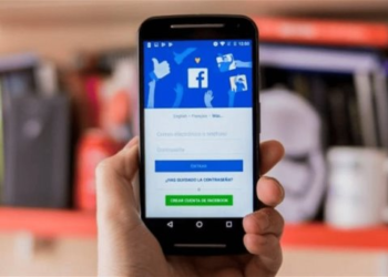 ¡No es tu teléfono! Usuarios reportan falla al navegar en Facebook