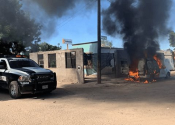 Se incendia vehículo en la colonia Los Arroyos; no hubo lesionados