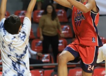 Barren equipos rojos en juegos de estrellas de primaria en Torneo Navideño