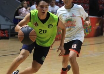 Saca equipo blanco apretado triunfo en Juego de Estrellas de secundaria de Torneo Navideño