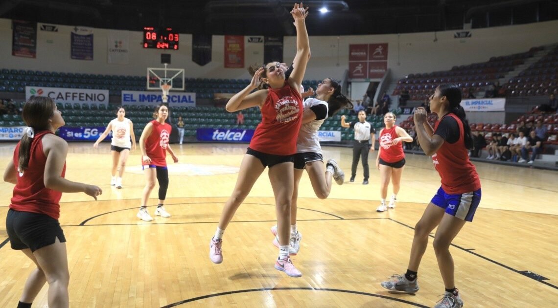 Brilla Fernanda Silva en Juego de Estrellas de Prepa Femenil del Torneo Navideño Brilla Fernanda Silva en Juego de Estrellas de Prepa Femenil del Torneo Navideño