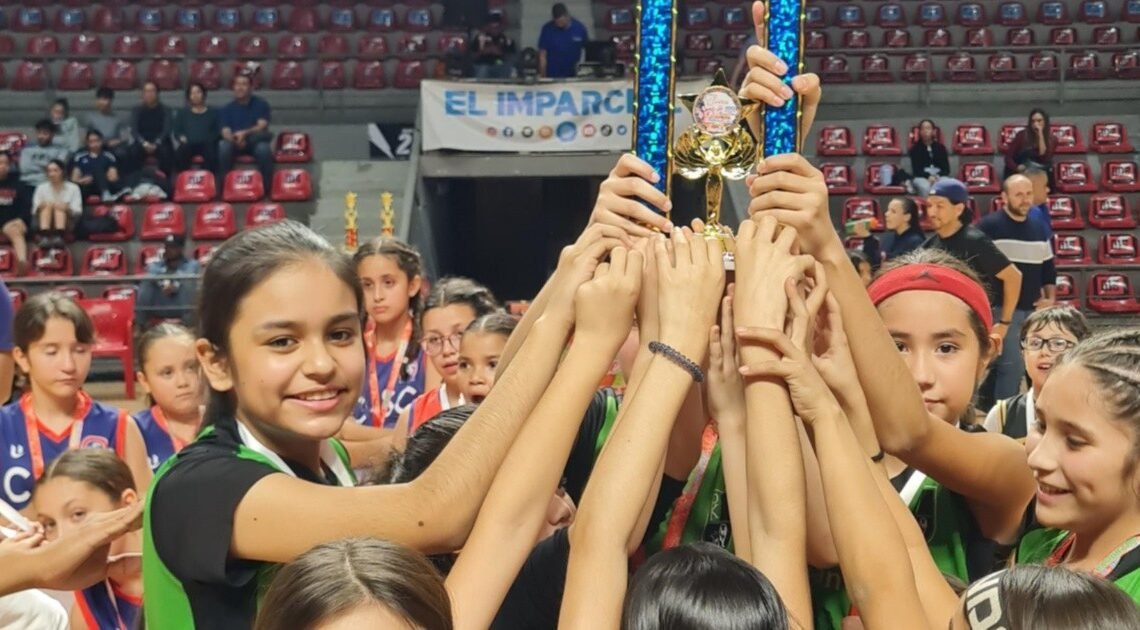 San Agustín alza título en primaria femenil del Torneo Navideño de Básquetbol San Agustín alza título en primaria femenil del Torneo Navideño de Básquetbol