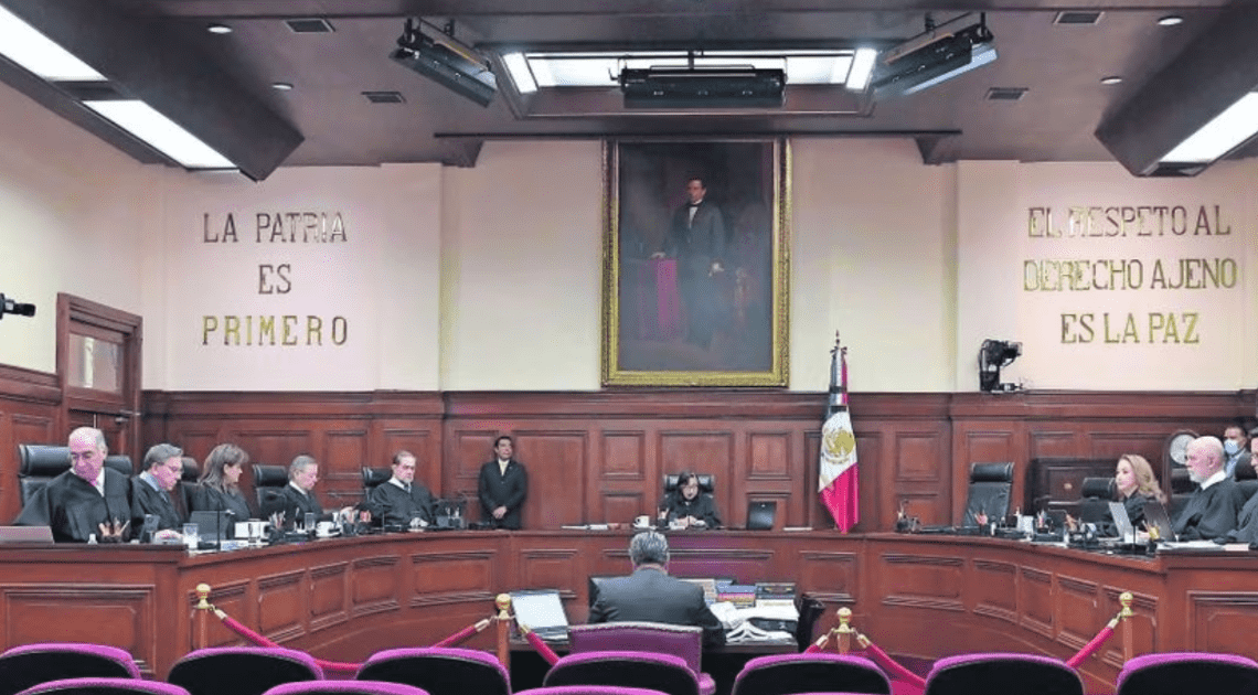 AMLO destaca que la ‘democracia’ fue la razón por la cual él elegirá a nueva ministra de SCJN AMLO destaca que la ‘democracia’ fue la razón por la cual él elegirá a nueva ministra de SCJN