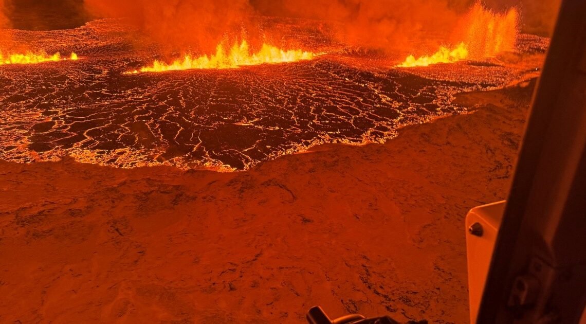 Una erupción volcánica ilumina Islandia después de semanas de advertencias de terremotos: Un geólogo explica lo que está sucediendo