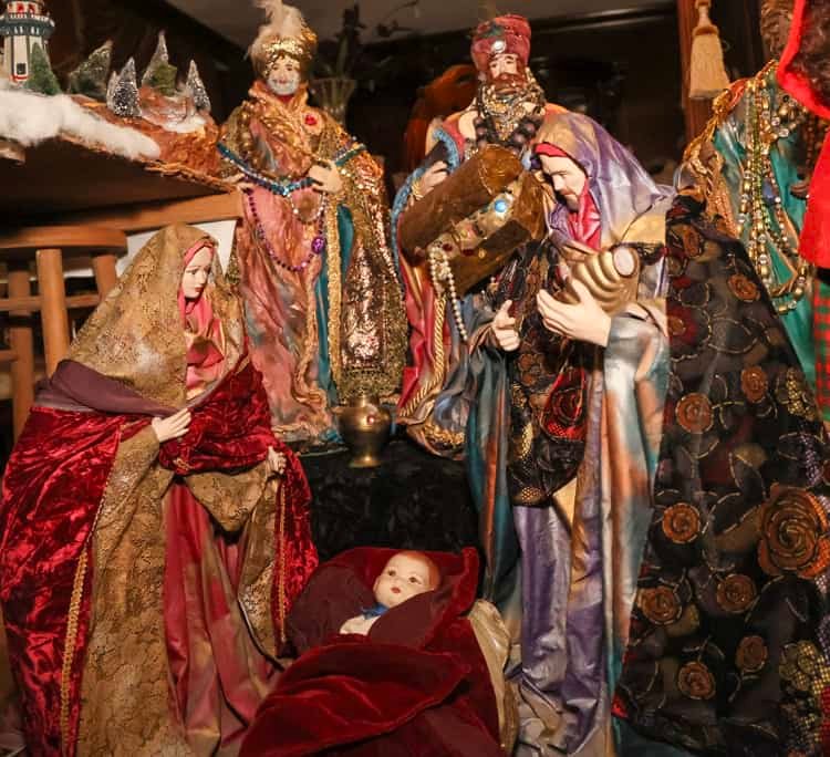 Doña Rosita convierte su hogar en un sueño con Villa Navideña
