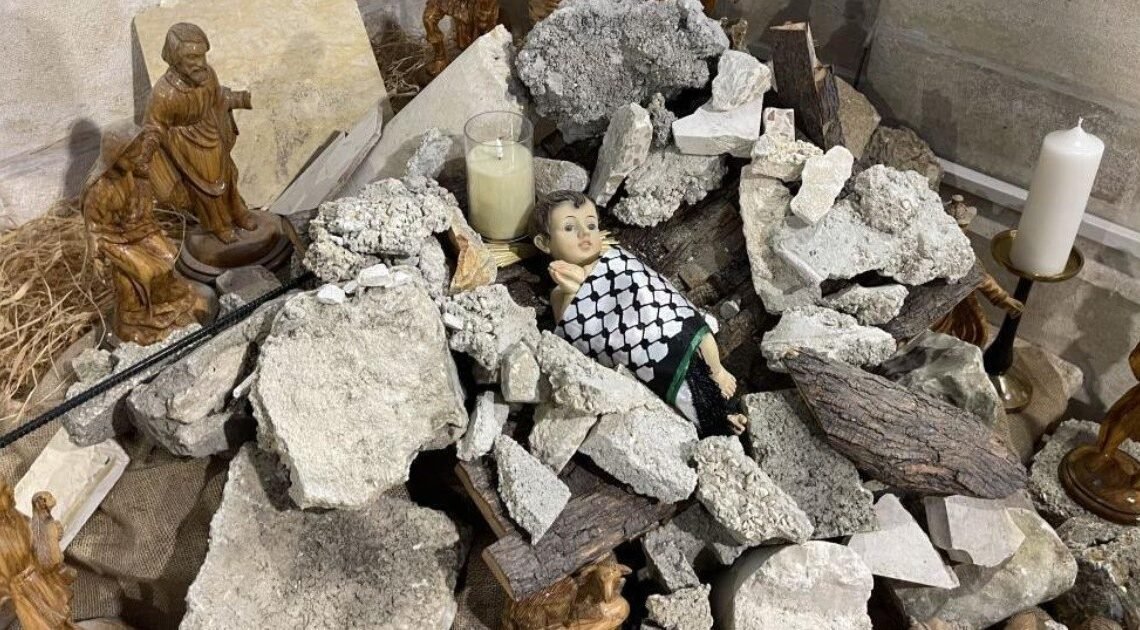 “Si Jesús naciera hoy, lo haría debajo de los escombros de una casa en Gaza”: la triste Navidad que se vive en la ciudad de Belén por la guerra “Si Jesús naciera hoy, lo haría debajo de los escombros de una casa en Gaza”: la triste Navidad que se vive en la ciudad de Belén por la guerra