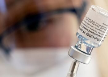 Se agotan en algunas farmacias de Hermosillo vacunas Pfizer para Covid, en su primer día a la venta