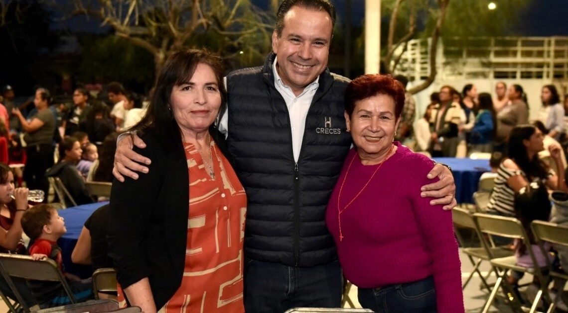 Hermosillo: Acompaña Antonio Astiazarán a habitantes de La Caridad en su Posada Navideña