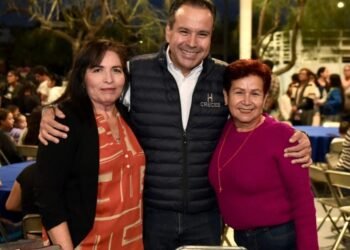 Hermosillo: Acompaña Antonio Astiazarán a habitantes de La Caridad en su Posada Navideña