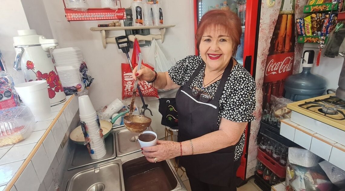 Hermosillo: Leyda Molina prepara delicioso champurrado desde hace medio siglo Hermosillo: Leyda Molina prepara delicioso champurrado desde hace medio siglo