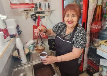 Hermosillo: Leyda Molina prepara delicioso champurrado desde hace medio siglo 