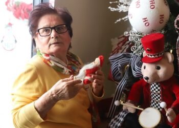 Virginia viste de Navidad árboles y casas en Hermosillo ¡Por puro gusto!