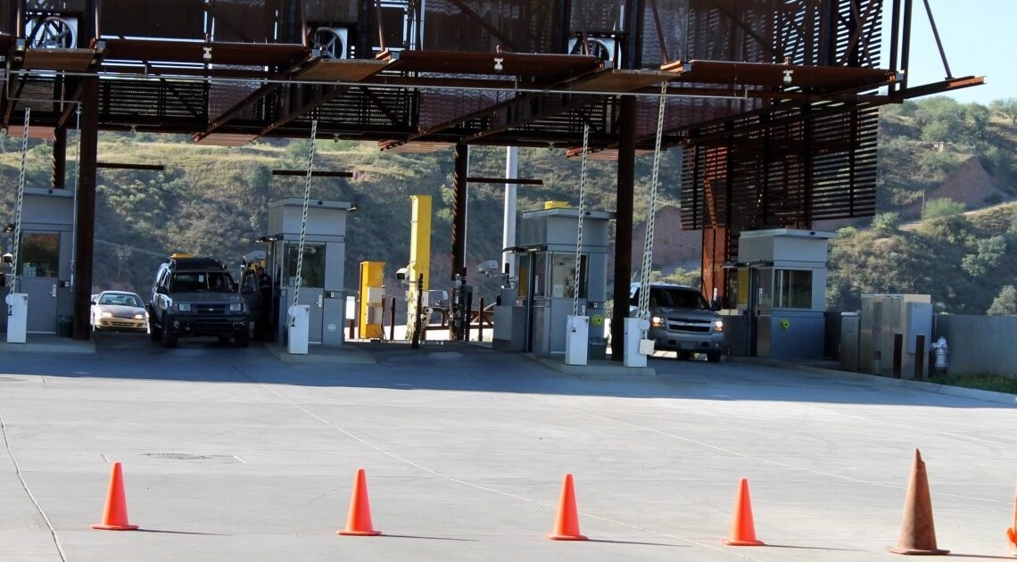 Aseguran empiezan despidos en Puerto Peñasco por cierre de la garita Lukeville-Sonoyta