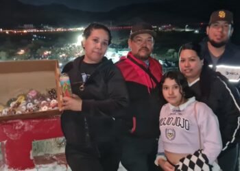 Acuden hermosillenses al Cerrito de la Virgen para agradecer bendiciones