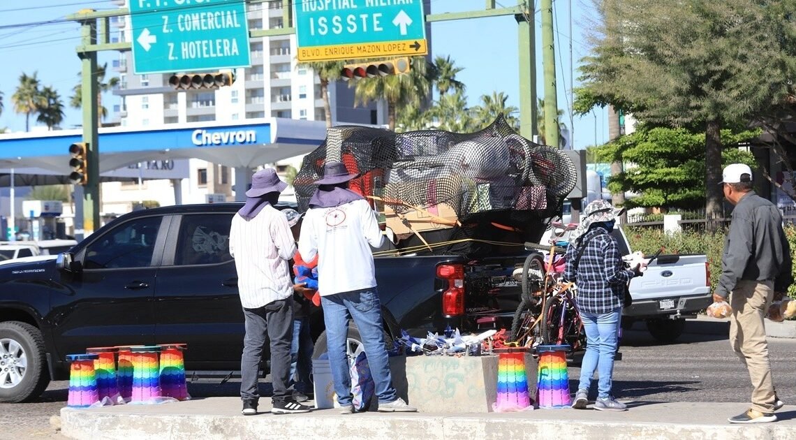 Prohíben ambulantes y limpiavidrios en cruceros de Hermosillo