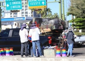 Prohíben ambulantes y limpiavidrios en cruceros de Hermosillo