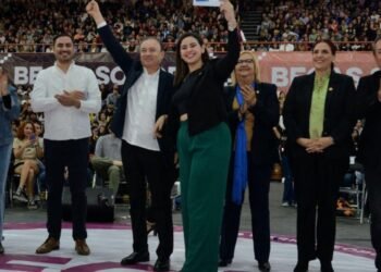 Entrega Alfonso Durazo becas a alumnos de Unison