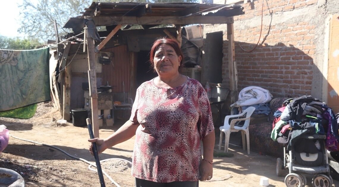Cobertón El Imparcial 2023: María del Socorro y su familia se hacen “bolita” bajo cuatro cobijas Cobertón El Imparcial 2023: María del Socorro y su familia se hacen “bolita” bajo cuatro cobijas