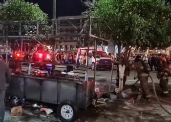 Incendio en Plaza Zaragoza: Carreta de dotanas consumida por fuga de gas