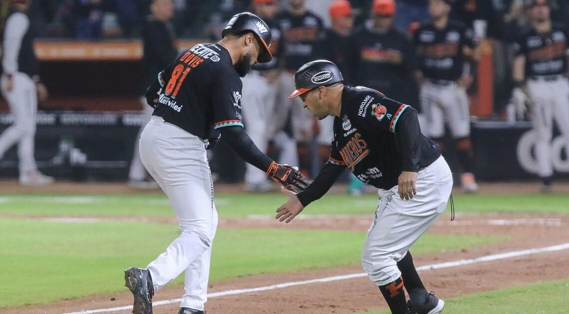 Los Naranjeros sacan la escoba
