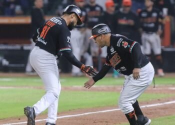Los Naranjeros sacan la escoba