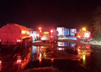 Incendio arrasa taller de vehículos en Hermosillo