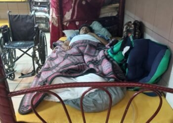 Clama apoyo migrante con columna vertebral y piernas fracturadas al caer del muro fronterizo