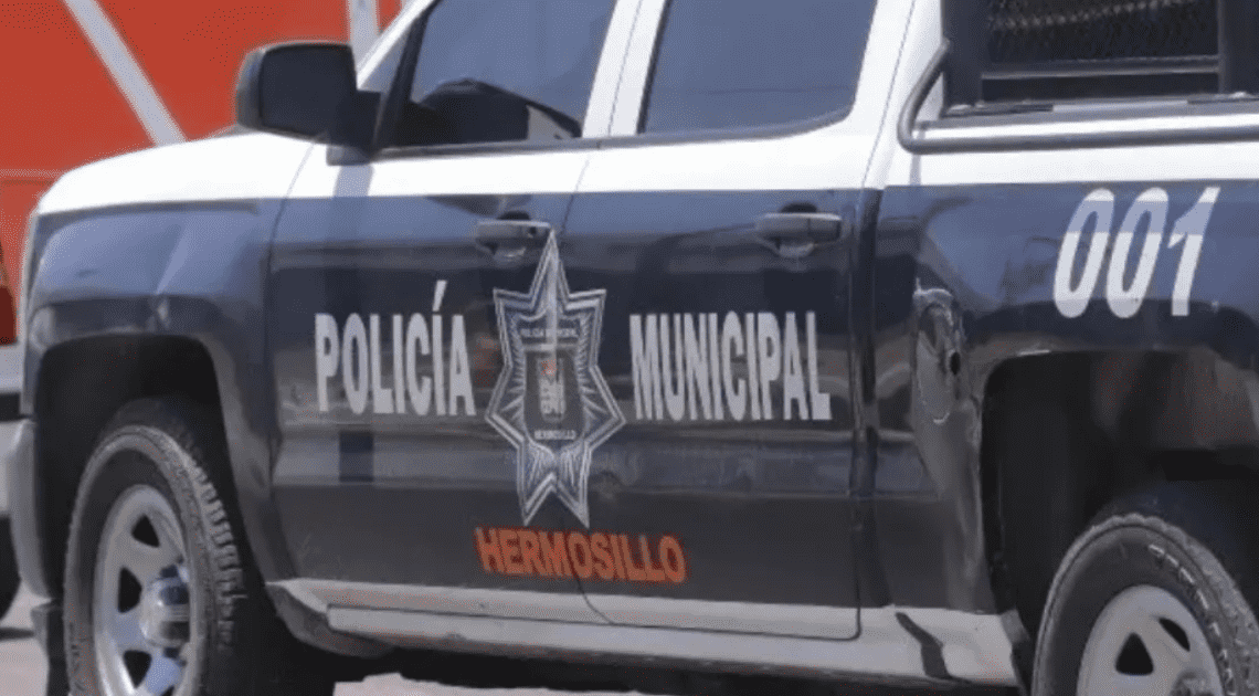 Vehículo se impacta contra una barda en colonia Puerta Real: Hermosillo