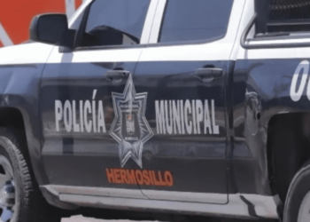 Vehículo se impacta contra una barda en colonia Puerta Real: Hermosillo