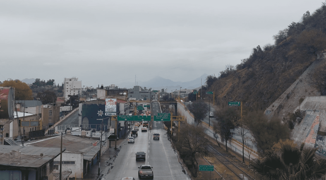 Se incrementa hoy flujo de vehículos para cruzar a EU por garitas de Nogales