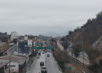 Se incrementa hoy flujo de vehículos para cruzar a EU por garitas de Nogales
