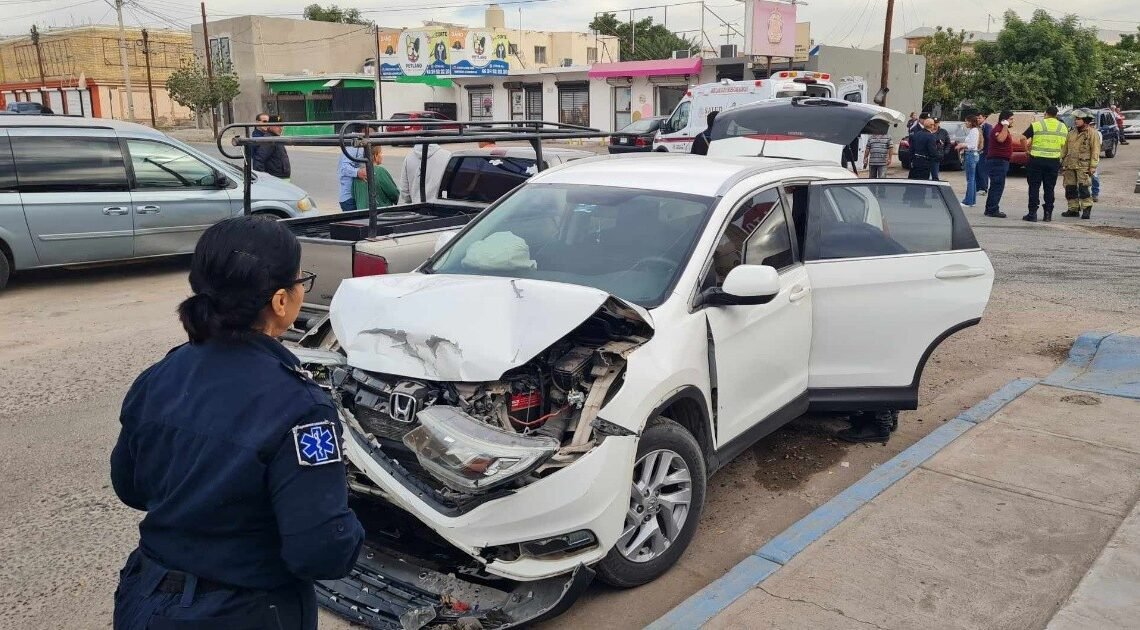 Hermosillo: Choque en Piña y calle 4 deja como saldo dos personas lesionadas