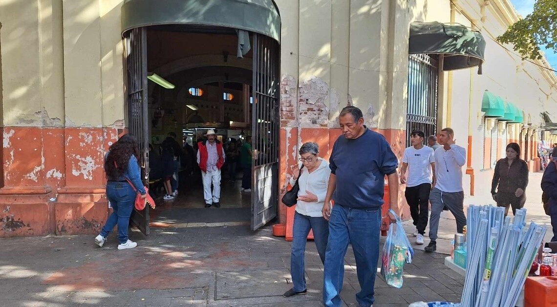 Mercado Municipal registra gran afluencia de clientes a pocas horas de Navidad