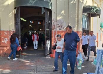 Mercado Municipal registra gran afluencia de clientes a pocas horas de Navidad