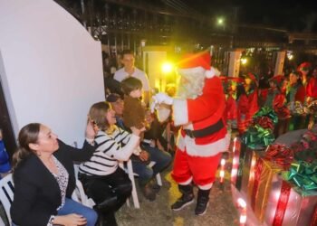 Despierta el espíritu navideño: La casa de Santa ilumina Hermosillo